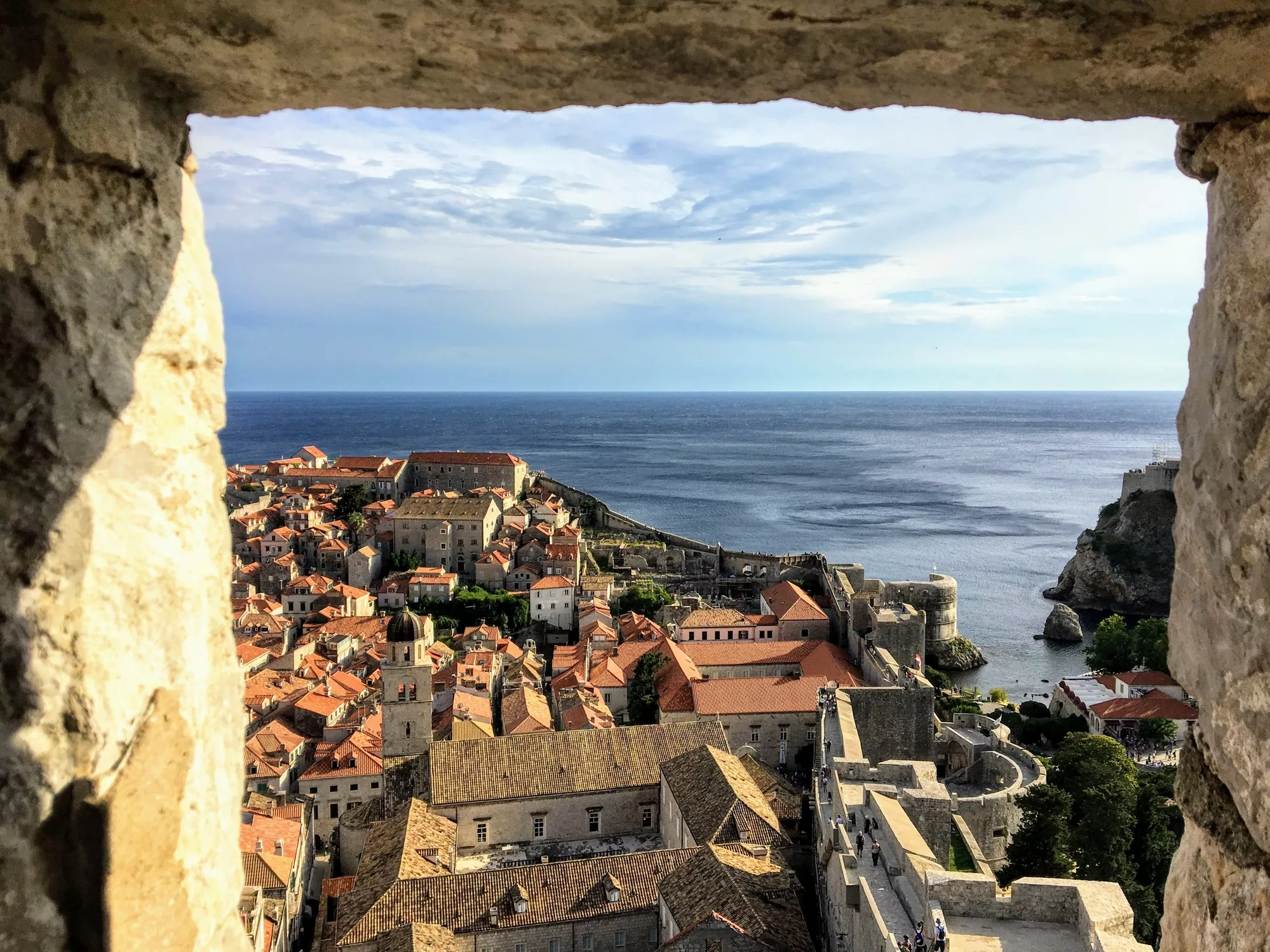 Descubra la belleza de Dubrovnik: tours y festivales